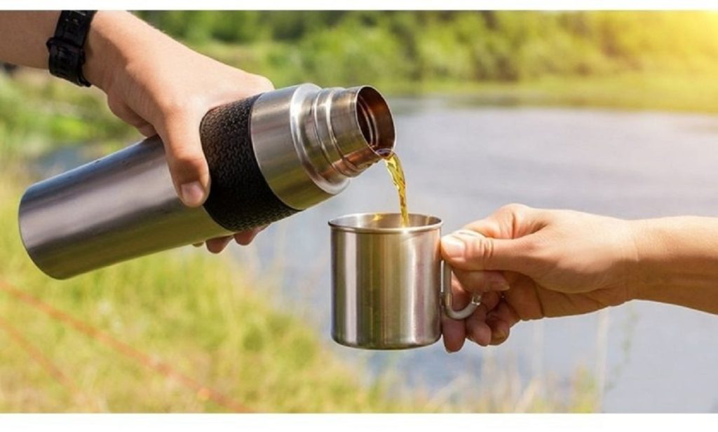 دم کردن چای در فلاسک