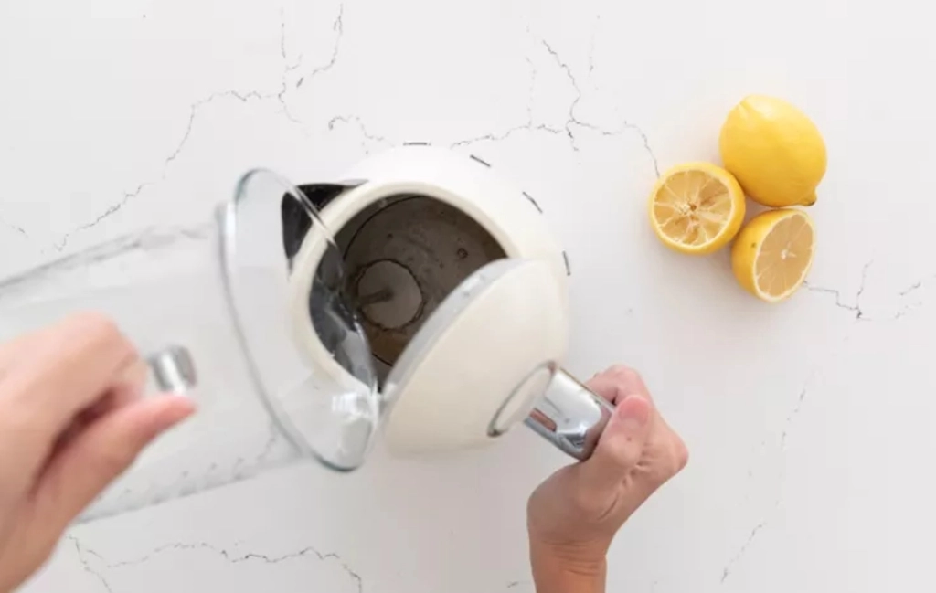 جرم گیری کتری برقی با لیموترش