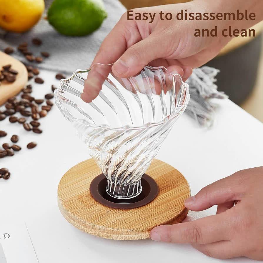 V60 شیشه‌ای با پایه چوبی